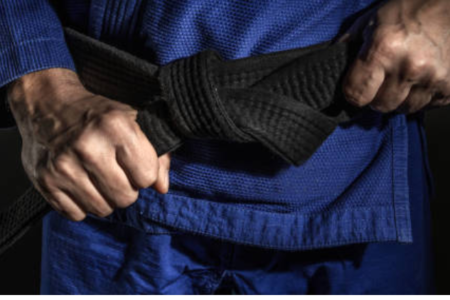 Mettre sa ceinture de judo